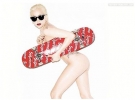 Lady Gaga skate en Supreme