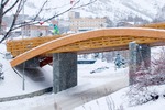 Petit pont de bois.